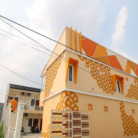 Hotel RedDoorz Syariah @ Pahlawan Sidoarjo Zewnętrze zdjęcie