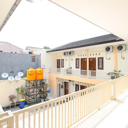 Hotel RedDoorz Syariah @ Pahlawan Sidoarjo Zewnętrze zdjęcie