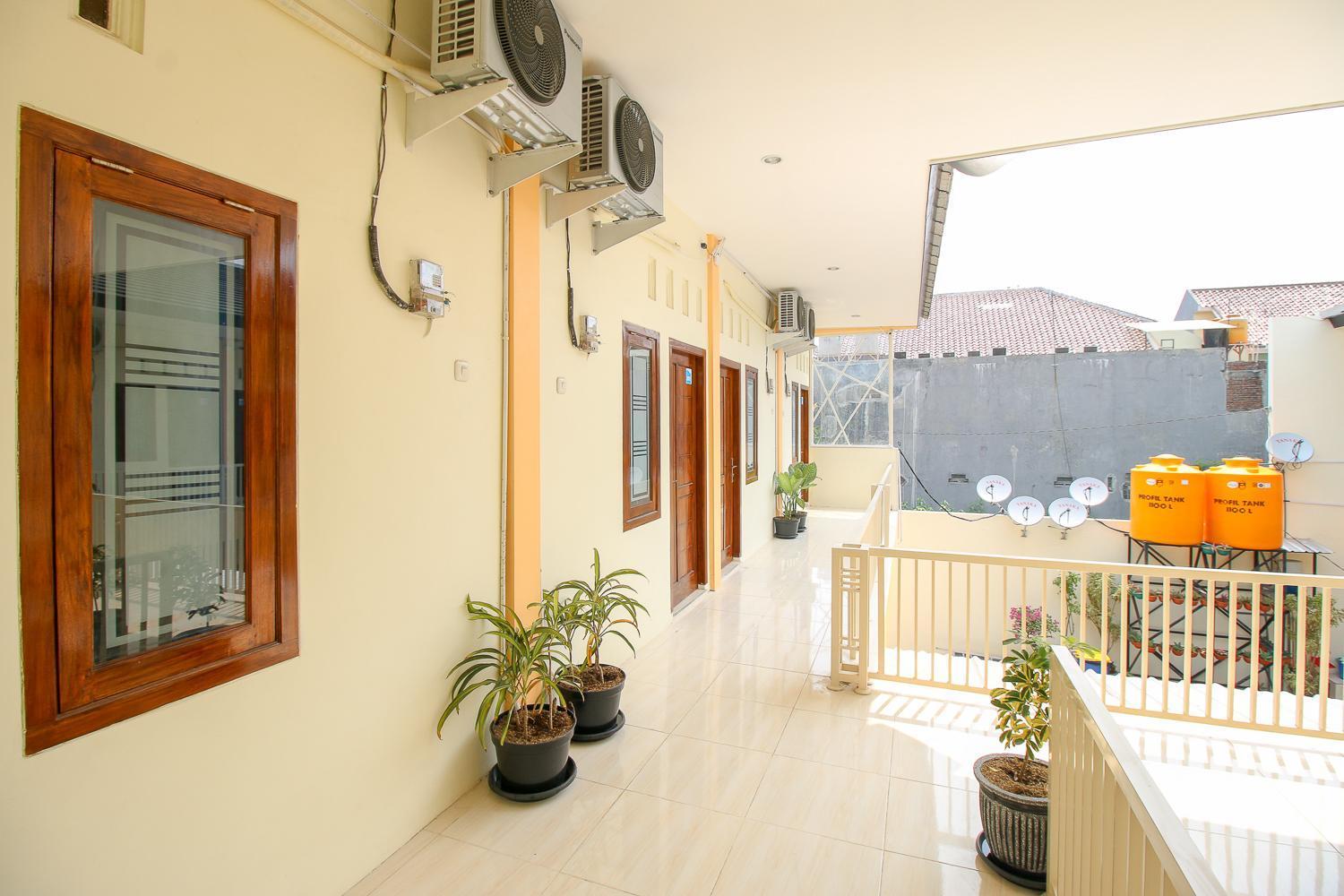 Hotel RedDoorz Syariah @ Pahlawan Sidoarjo Zewnętrze zdjęcie